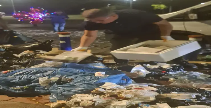 Belediye Başkanı Çöp Topladı
