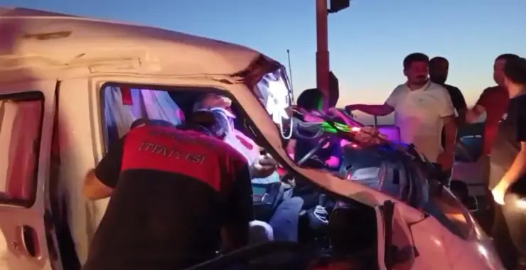 Viranşehir’de Trafik Kazası: 2 Kişi Ağır Yaralandı