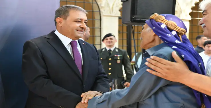 Vali Şıldak, Vatandaşlarla Bayramlaştı