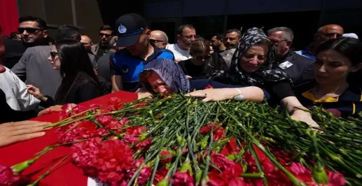 Manisa Ferdi Zeyrek’i gözyaşlarıyla son yolculuğuna uğurladı