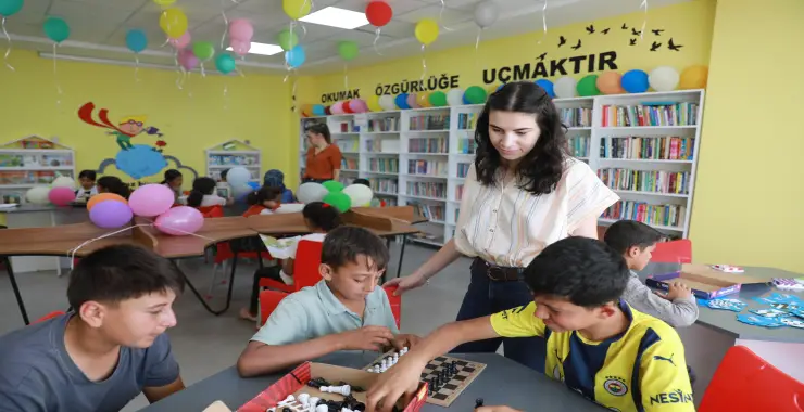 HARRAN BELEDİYESİ İKİ OKULA KÜTÜPHANE KAZANDIRDI 