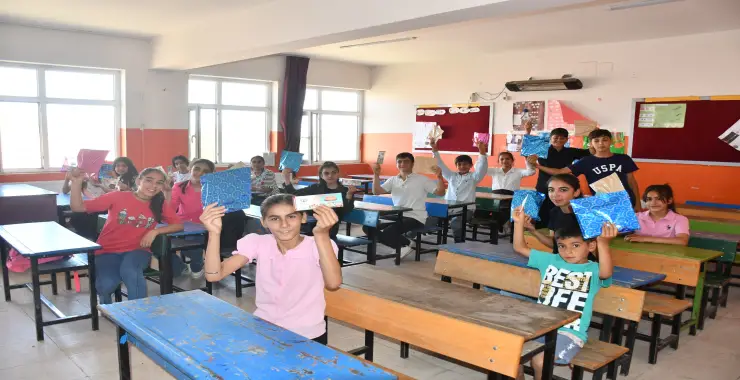 Siverek Belediyesi’nden Öğrencilere Karne Hediyesi