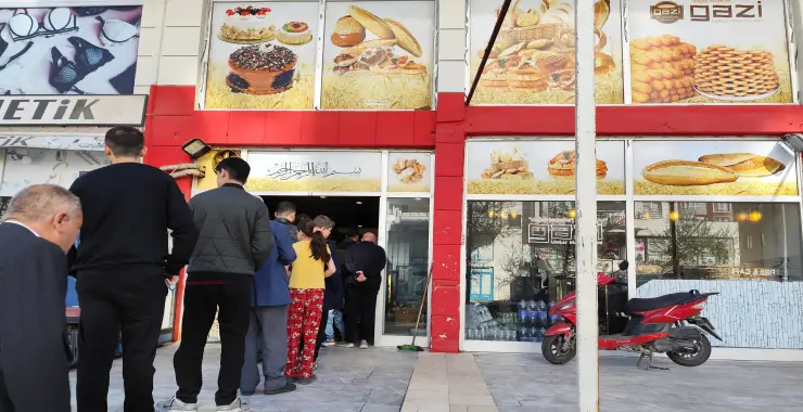 Bayramda yine ekmek kuyruğuna girecegiz