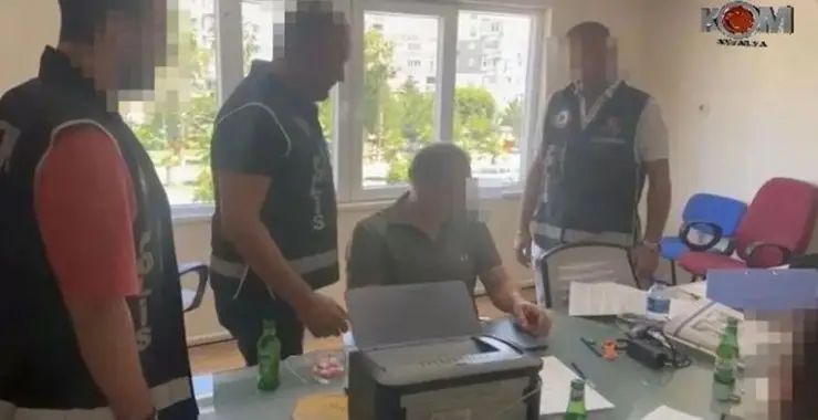 Rüşvet baskını: Suçüstü yakalandılar