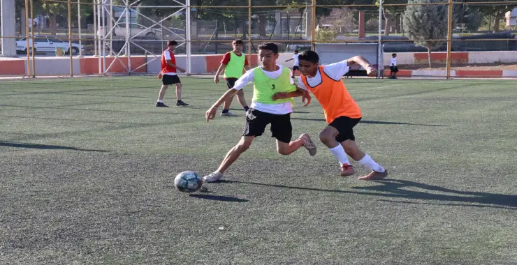 GENÇLER FUTBOLLA BULUŞUYOR