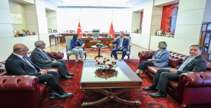 DEM Heyeti: Barışın yerleşebilmesi için toplumsallaşması gerekiyor. 