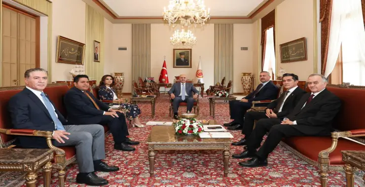 Kurtulmuş parti temsilcileriyle bir araya geldi