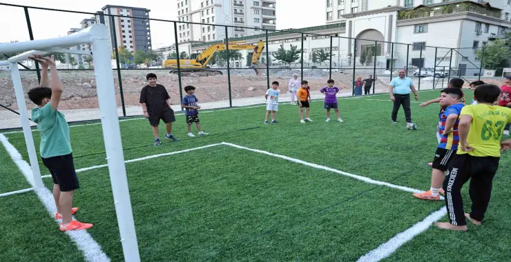 KARAKÖPRÜ’DE SEMT SAHALARIYLA GENÇLİĞE YATIRIM