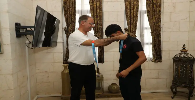 Başkan Kuş, Türkiye Şampiyonu Karateciyi Tebrik Etti