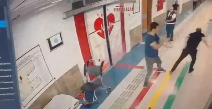 Hastane Acilinde Doktor ve Güvenlik Görevlisi Bıçaklı saldırı