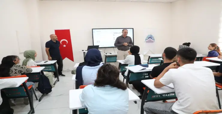 BAŞKAN KUŞ, SINAVLARA HAZIRLANAN ÖĞRENCİLERLE BULUŞTU