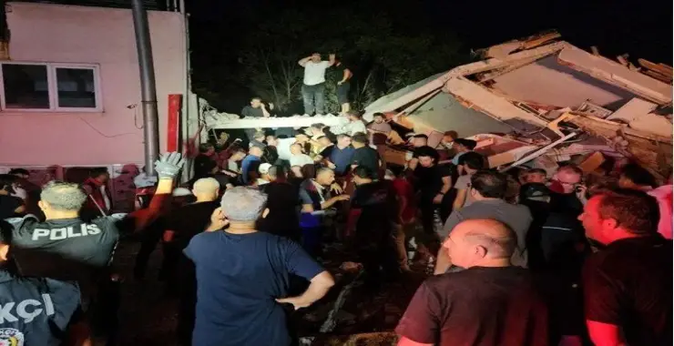 Balıkesir’de 6,1 büyüklüğünde deprem: Enkaz altında kalanlar var