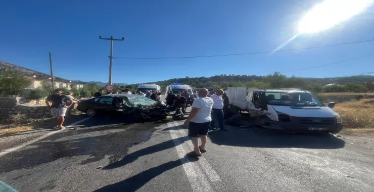 Tunceli’de feci kaza: 2’si çocuk 3 yaralı