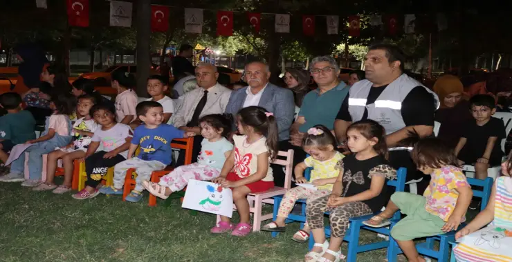 KARAKÖPRÜ’DE ÇOCUKLAR GEZİCİ KÜTÜPHANE ETKİNLİĞİYLE EĞLENDİ