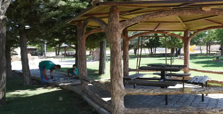 Hilvan Belediyesi’nden Park ve Oyun Gruplarına Düzenli Bakım