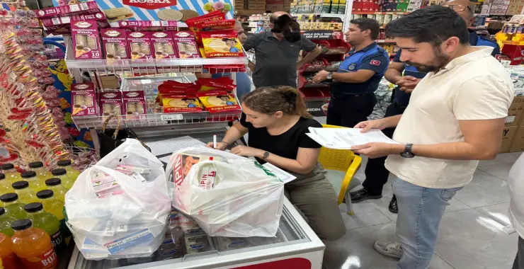 MARKETTE İLAÇ SATIŞINA SAĞLIKÇILAR EL KOYDU