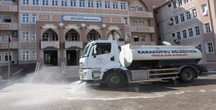 KARAKÖPRÜ’DE YENİ EĞİTİM YILI ÖNCESİ TEMİZLİK SEFERBERLİĞİ