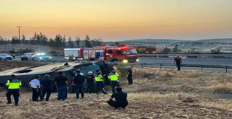 Şanlıurfa’da Yolcu Otobüsü Devrildi, 3’ü ağır 27 yaralı