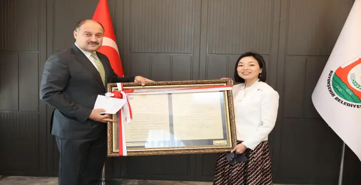 GÜLPINAR, JAPON PRENSESE ASIRLIK MEKTUBU HEDİYE ETTİ