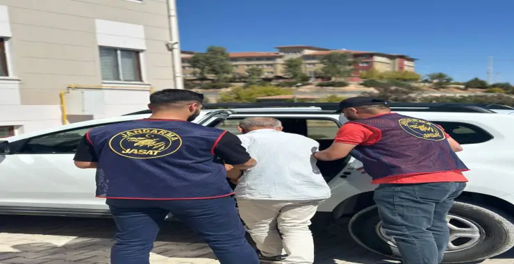 JASAT DEDEKTİFLERİ ARANAN HÜKÜMLÜLERİ YAKALADI