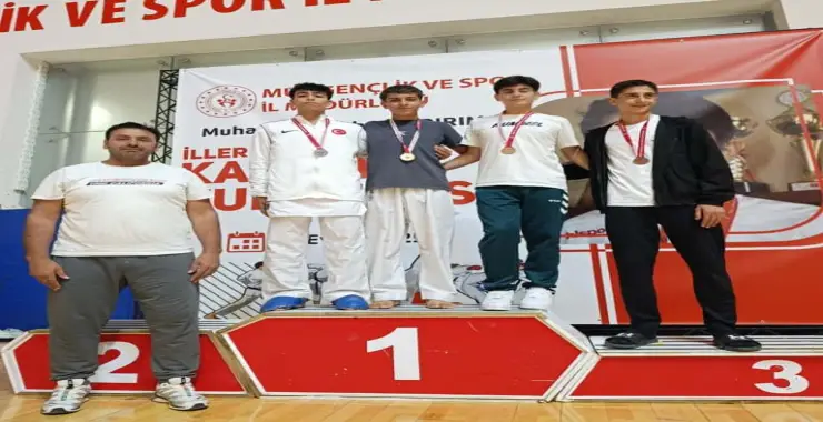 MUŞ’TAKİ KARATE TURNUVASINDA URFALI ÖĞRENCİLER GÖZ DOLDURDU