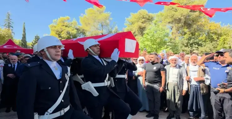 Şehit polis memleketi Şanlıurfa’da gözyaşlarıyla toprağa verildi
