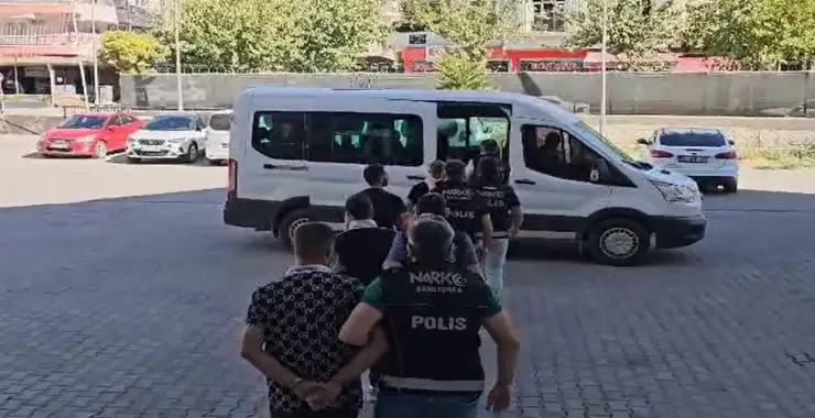ARANAN ŞAHISLARA YÖNELİK OPERASYON: 8 GÖZALTI