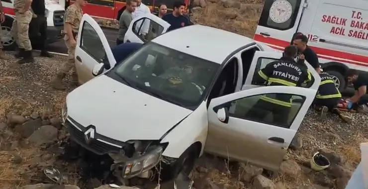 Viranşehir-Diyarbakır Yolunda Kaza: 3 Kişi Yaralandı