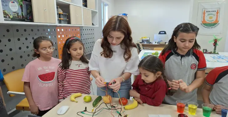 ESENTEPE GENÇLİK MERKEZİ’NDE ÇOCUKLAR TEKNOLOJİYLE BULUŞUYOR