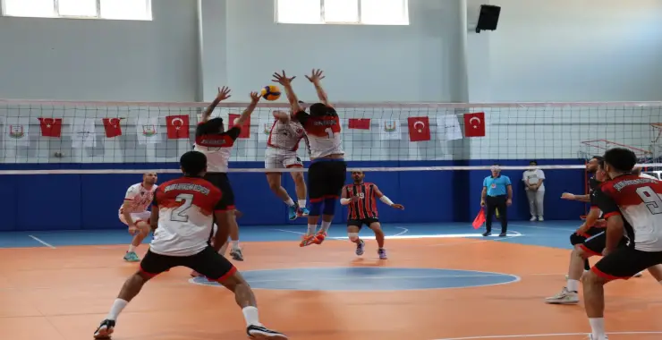 BÜYÜKŞEHİR BELEDİYESPOR, İKİ GALİBİYETLE ZİRVEYE YERLEŞTİ