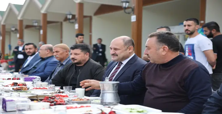 BAŞKAN GÜLPINAR, ESNAFLA BULUŞTU