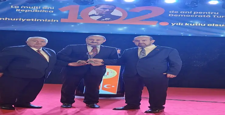 BAŞKAN GÜLPINAR’A “YILIN EN BAŞARILI BELEDİYE BAŞKANI” ÖDÜLÜ