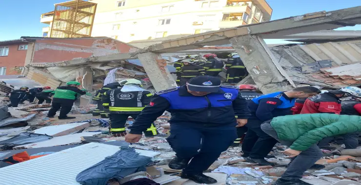 Gebze’de 7 katlı bina çöktü: Enkazda 5 kişi var