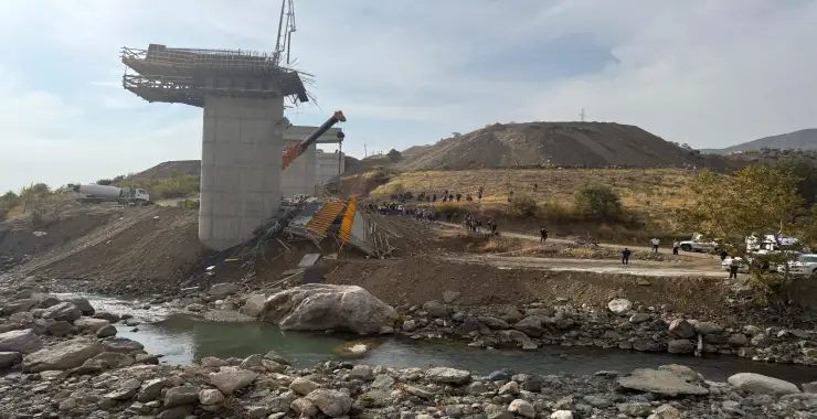Diyarbakır’da viyadük inşaatında çökme: Üç işçi yaşamını yitirdi