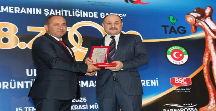 GÜLPINAR’A “YILIN EN ŞEFFAF BELEDİYE BAŞKANI” ÖDÜLÜ