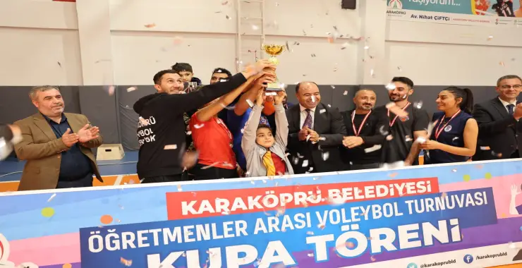 KARAKÖPRÜ’DE ÖĞRETMENLER VOLEYBOL TURNUVASI GÖRKEMLİ FİNALLE TAMAMLANDI