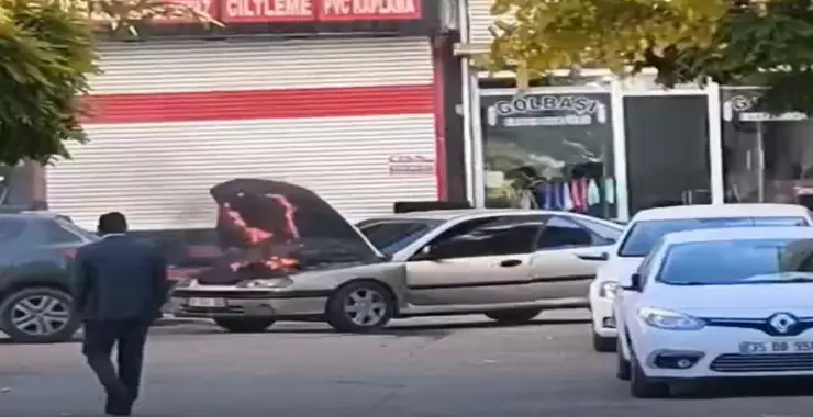 VİRANŞEHİR’DE SEYİR HALİNDEKİ ARAÇTA YANGIN PANİĞİ