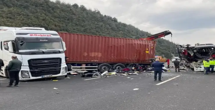 Osmaniye’de yolcu otobüsü TIR’a çarptı: 7 ölü, 10 yaralı
