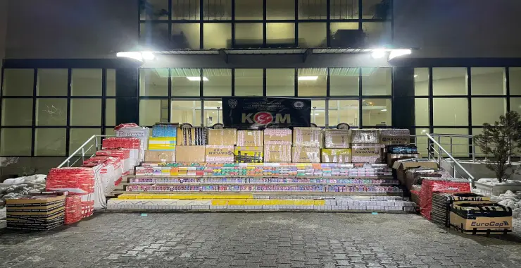 POLİSTEN 15 MİLYONLUK KAÇAK SİGARA OPERASYONU; 2 GÖZALTI