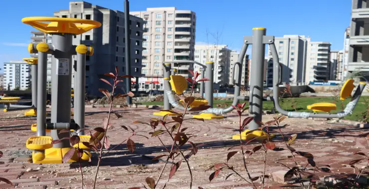 DOĞUKENT MAHALLESİ YENİ PARKINA KAVUŞTU