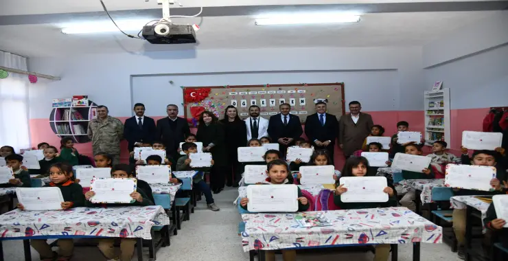 VALİ ŞILDAK EYYÜBİYE TURLUK MAHALLESİ’NDE KARNE TÖRENİNE KATILDI