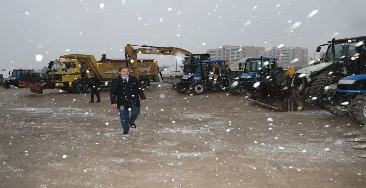 BAŞKAN CANPOLAT SAHADA: HALİLİYE BELEDİYESİ KAR YAĞIŞINA HAZIR