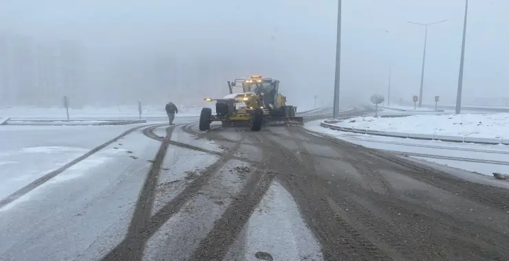 BÜYÜKŞEHİR KAR MESAİSİNDE