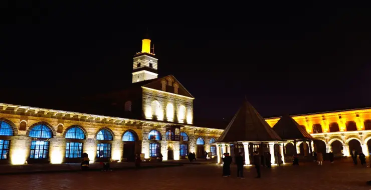 Diyarbakır Ulu Camii Özel Projeyle Aydınlatıldı