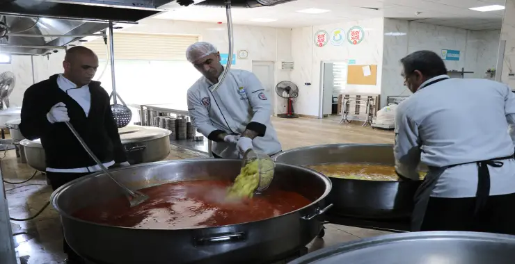 HALİLİYE’DE EVLERE İFTAR İKRAMI DEVAM EDİYOR