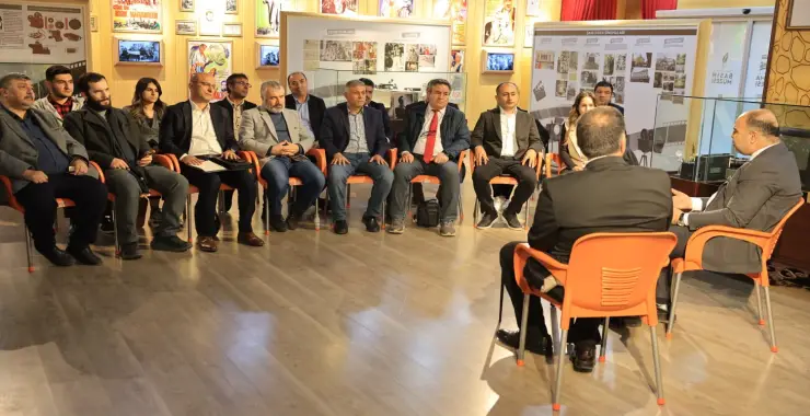 NİHAT ÇİFTÇİ, MEDYA TEMSİLCİLERİYLE AÇIK OTURUMDA BULUŞTU