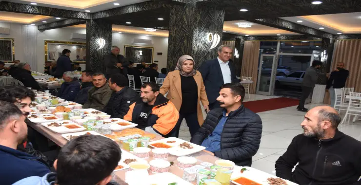 EŞBAŞKANLAR BELEDİYE PERSONELERİYLE İFTAR SOFRASINDA BULUŞTU