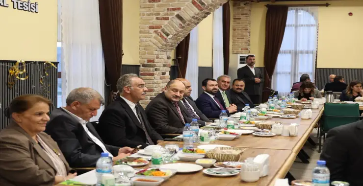 Gülpınar, İlçe Belediye Başkanlarıyla İftarda Buluştu