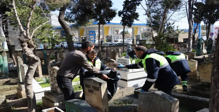 BÜYÜKŞEHİR, MEZARLIKLARI BAYRAMA HAZIRLIYOR