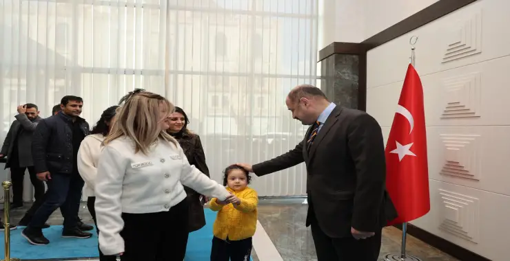 GÜLPINAR, BELEDİYE PERSONELİYLE BAYRAMLAŞTI